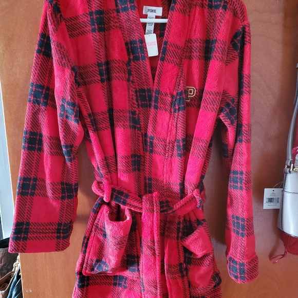 Robes - Picture 5 of 10